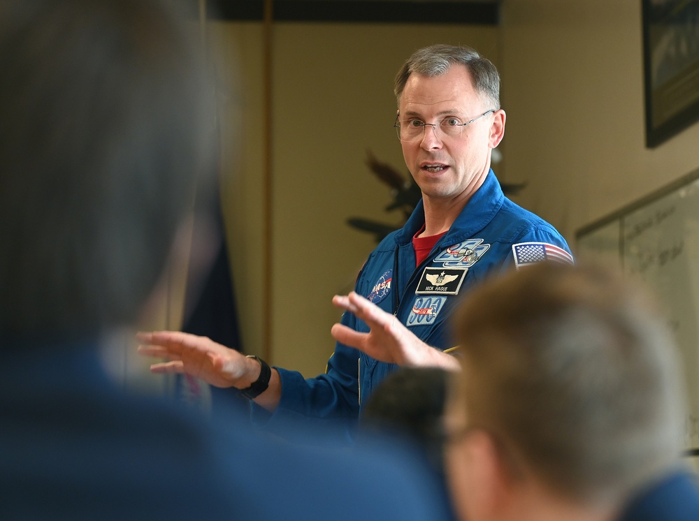 Col Hague Talks with Cadets