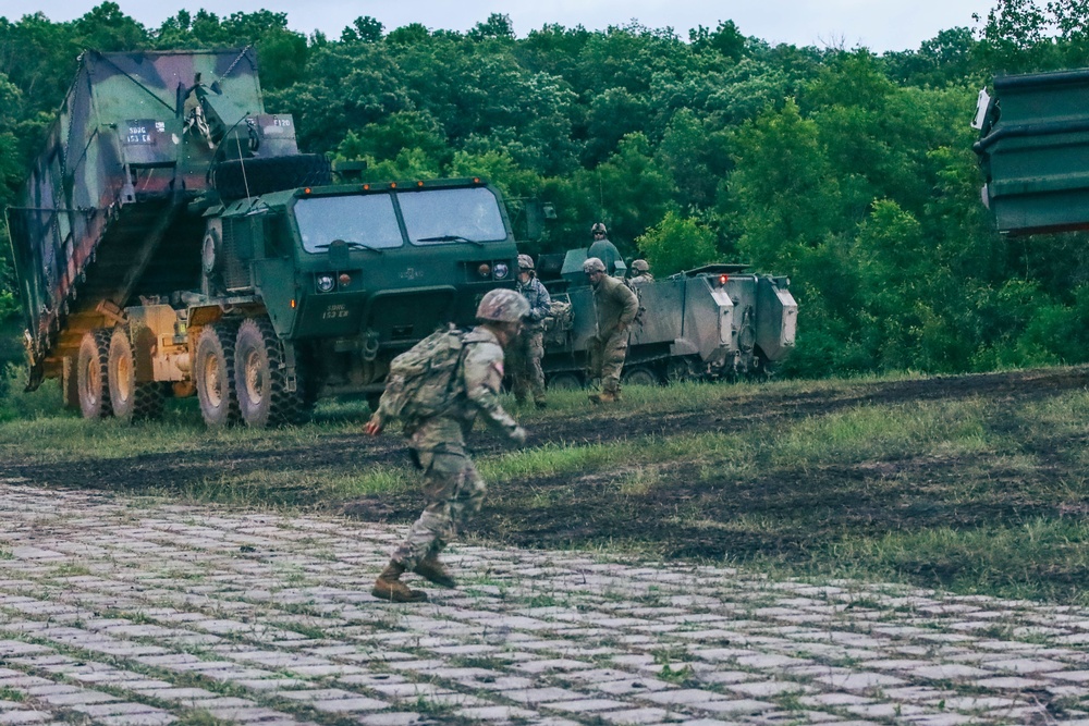 200th Engineer Company Conduct Wet Gap Crossing With 34th CAB
