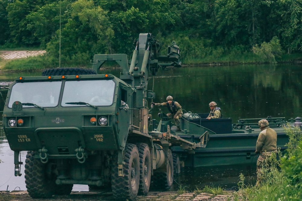 200th Engineer Company Conduct Wet Gap Crossing With 34th CAB