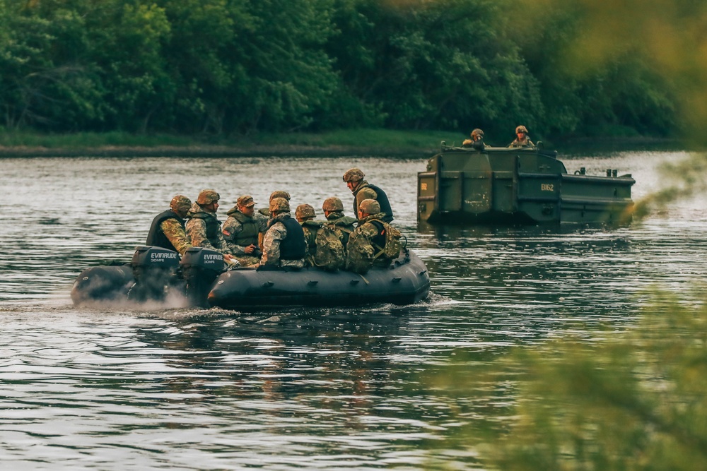 200th Engineer Company Conduct Wet Gap Crossing With 34th CAB