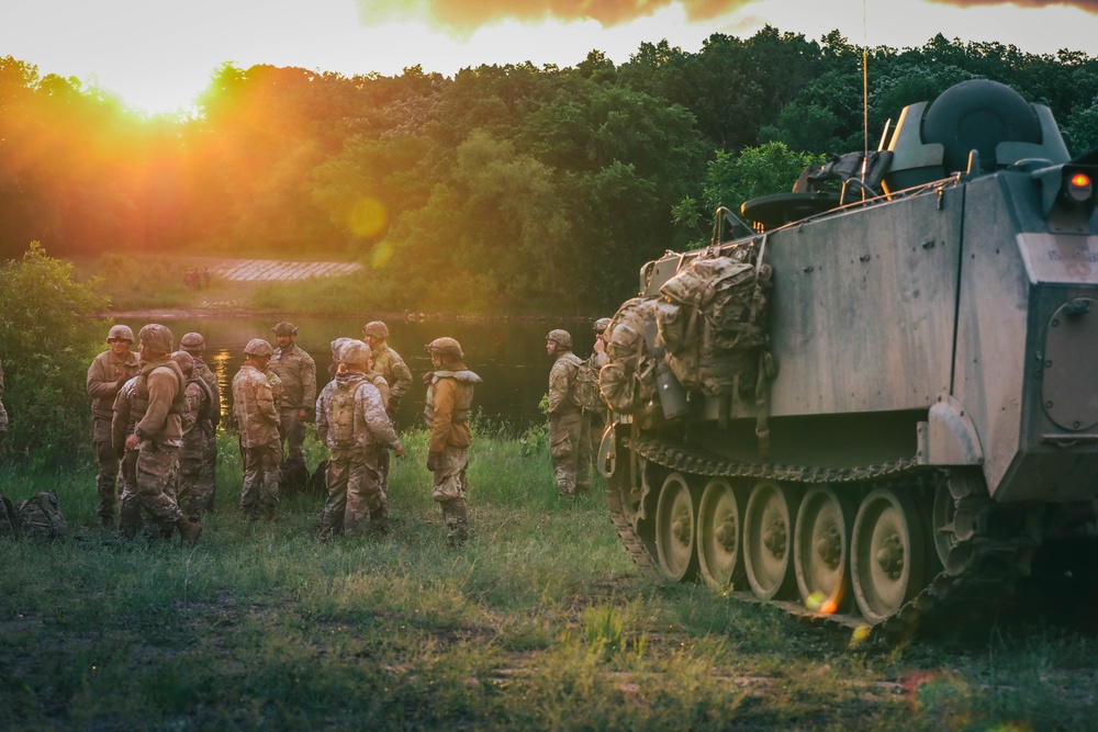 200th Engineer Company Conduct Wet Gap Crossing With 34th CAB