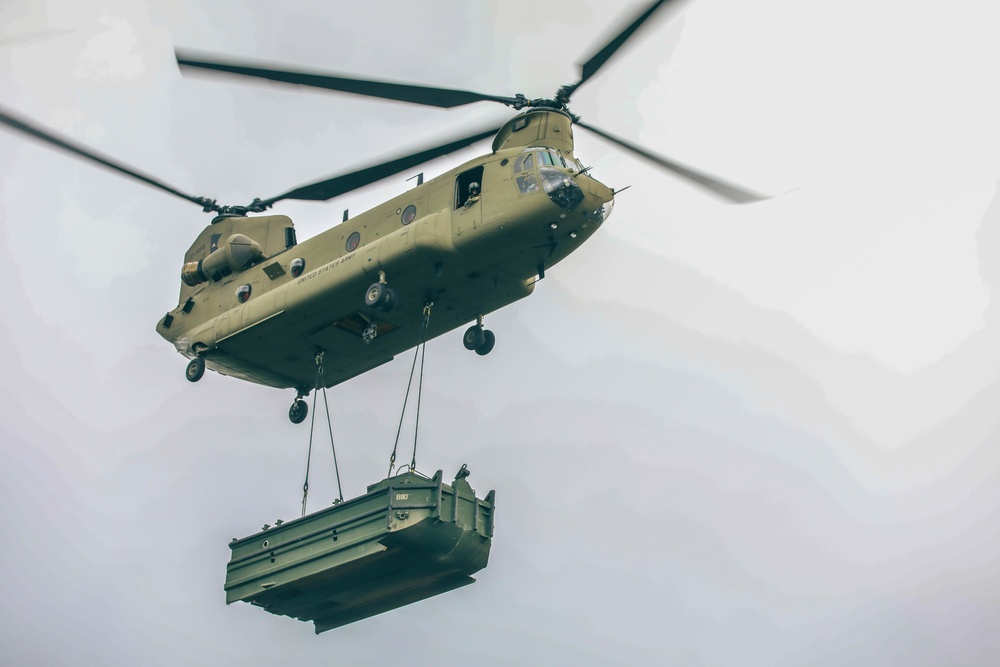 200th Engineer Company Conduct Wet Gap Crossing With 34th CAB