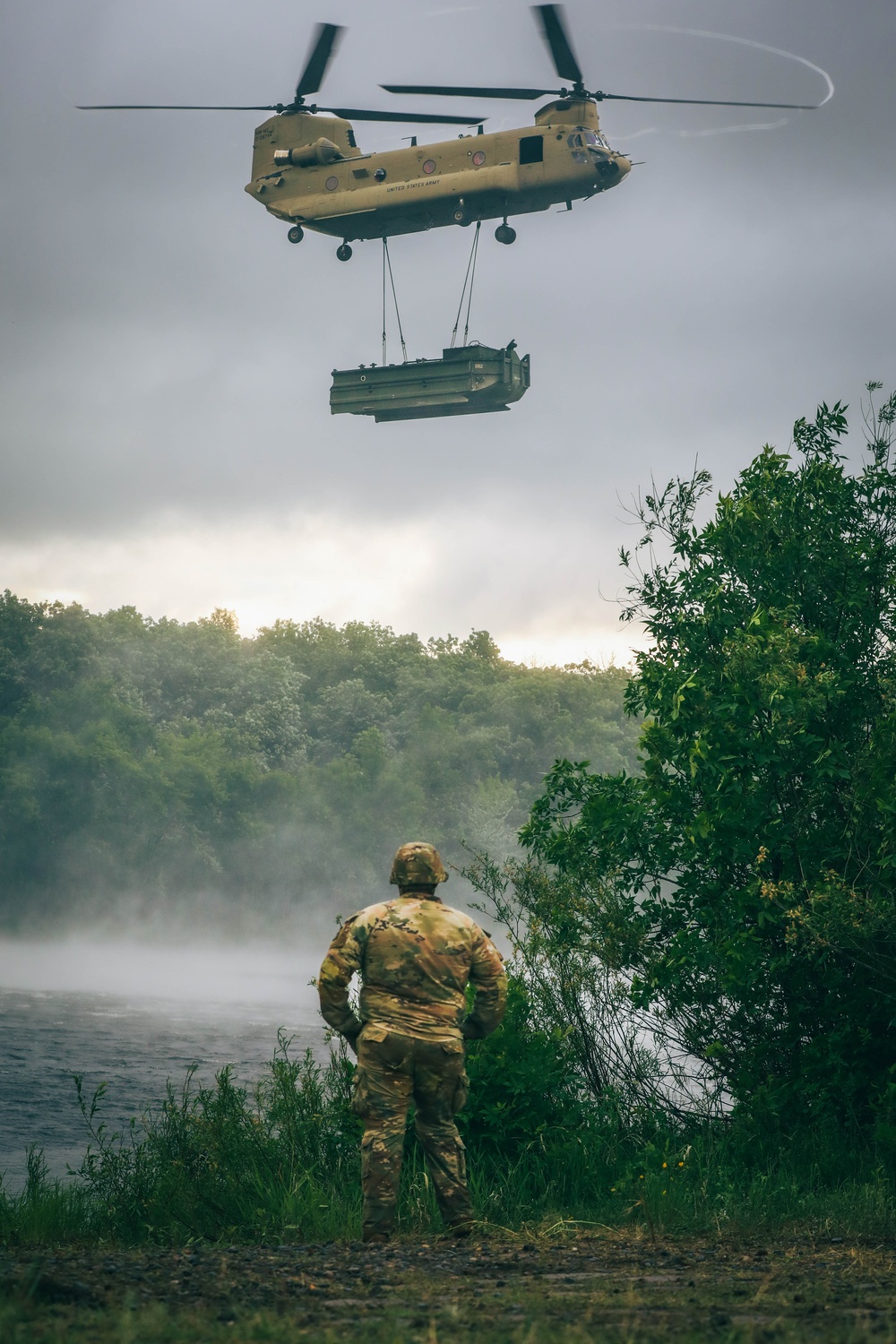 200th Engineer Company Conduct Wet Gap Crossing With 34th CAB