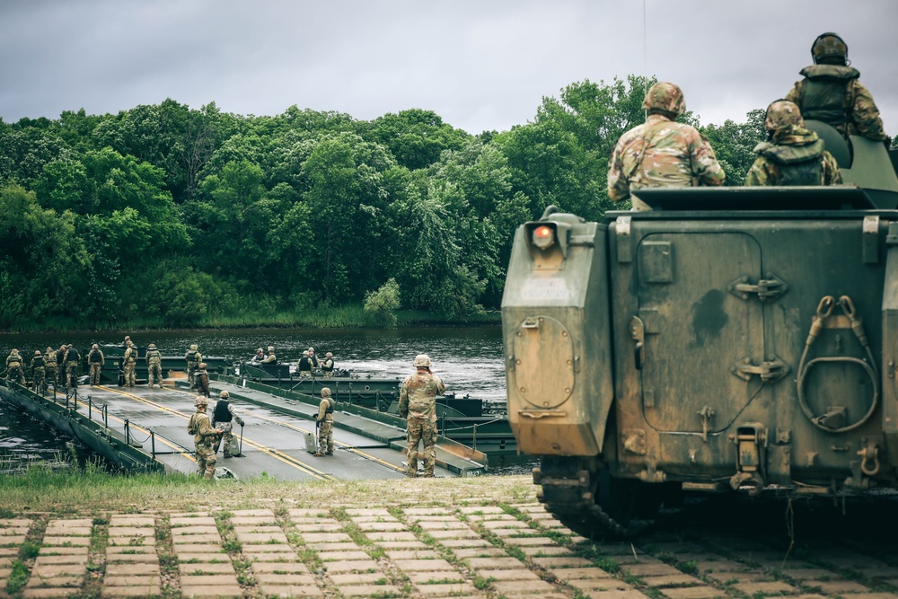 200th Engineer Company Conduct Wet Gap Crossing With 34th CAB
