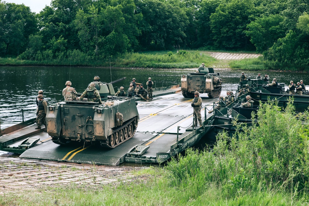 200th Engineer Company Conduct Wet Gap Crossing With 34th CAB