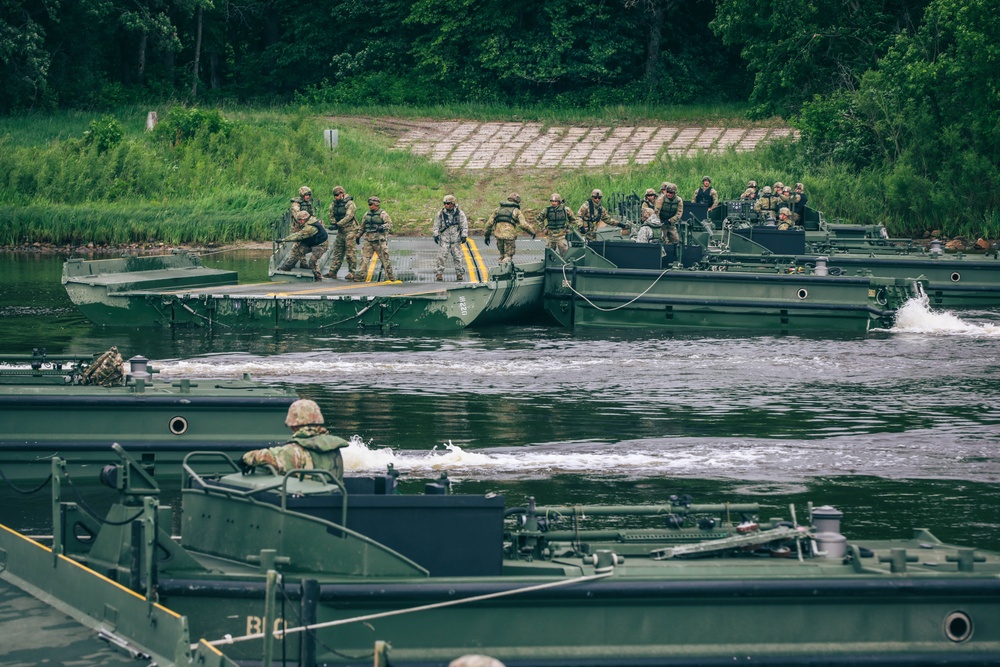 200th Engineer Company Conduct Wet Gap Crossing With 34th CAB