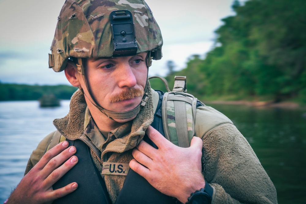 200th Engineer Company Conduct Wet Gap Crossing With 34th CAB