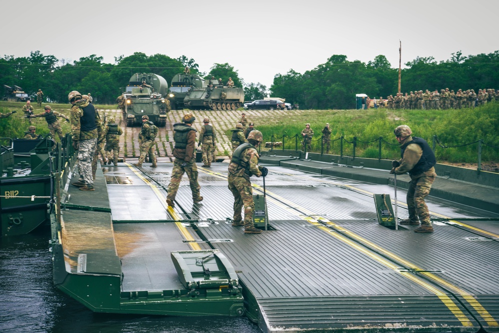 200th Engineer Company Conduct Wet Gap Crossing With 34th CAB