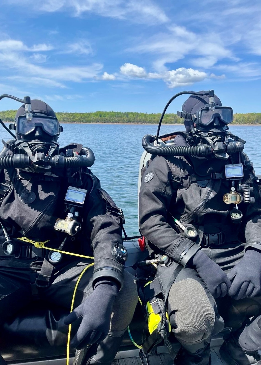 US Navy EOD, Canadian Clearance Divers Operate Together