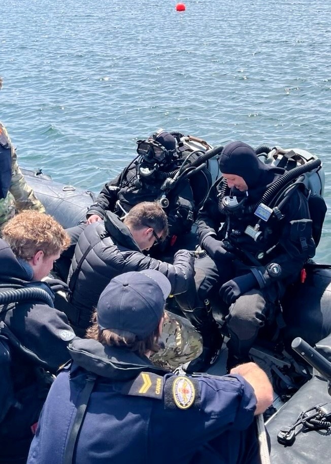 US Navy EOD, Canadian Clearance Divers Operate Together