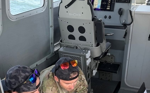 US Navy EOD, Canadian Clearance Divers Operate Together