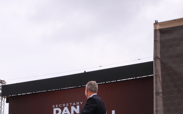 Secretary Dan Driscoll addresses Fort Bragg