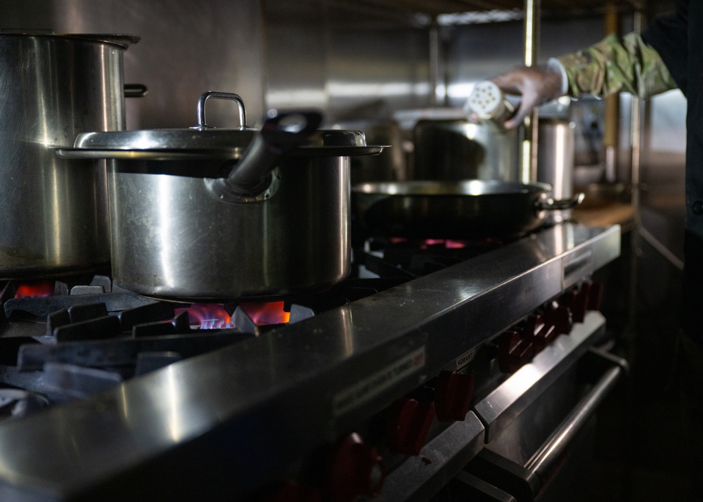 Reservists overcome adversity, operate field kitchen in Redwoods