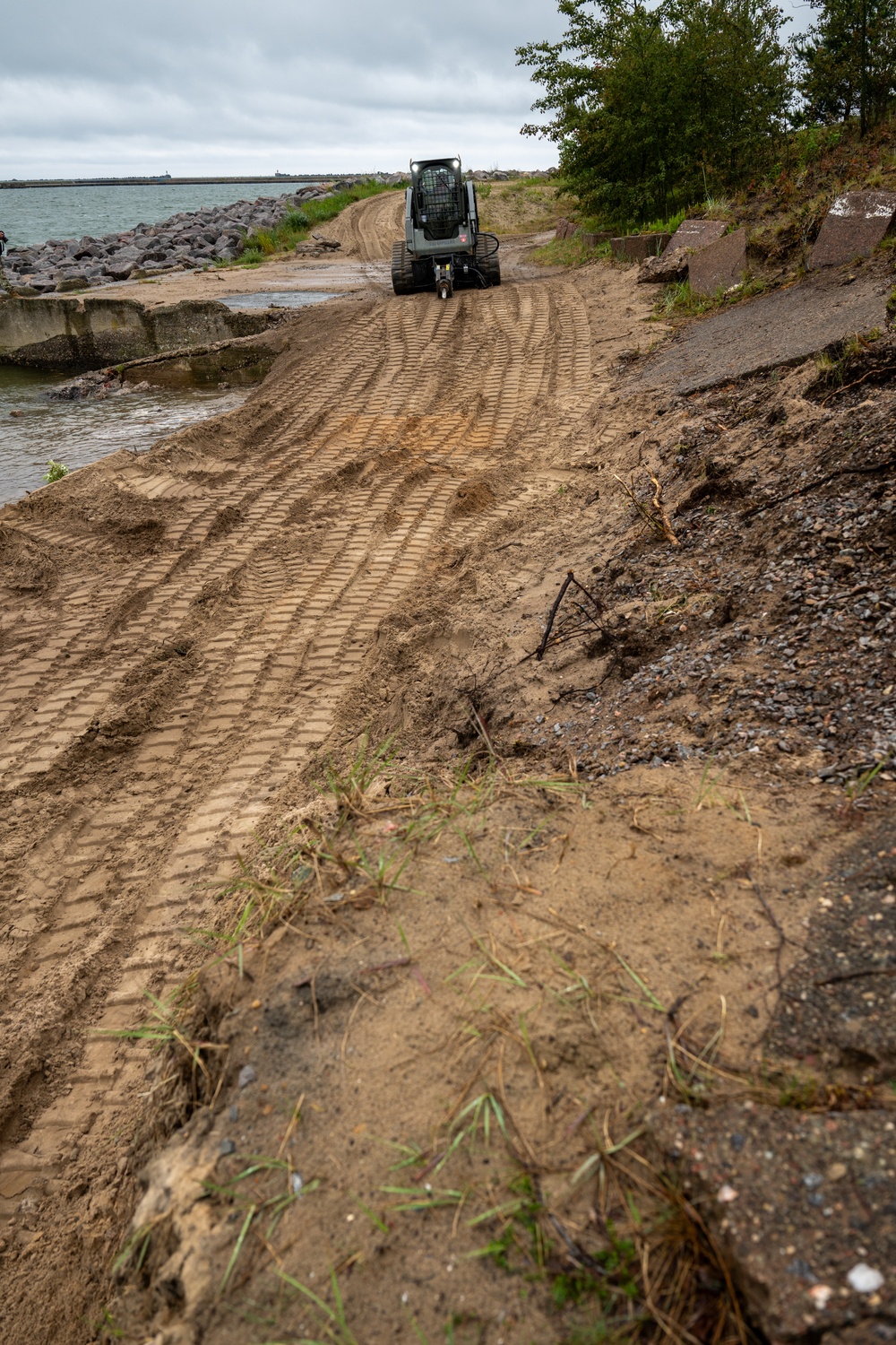 BALTOPS 25 – 8th Engineer Support Battalion Portable Boat Ramp Debris Clearing