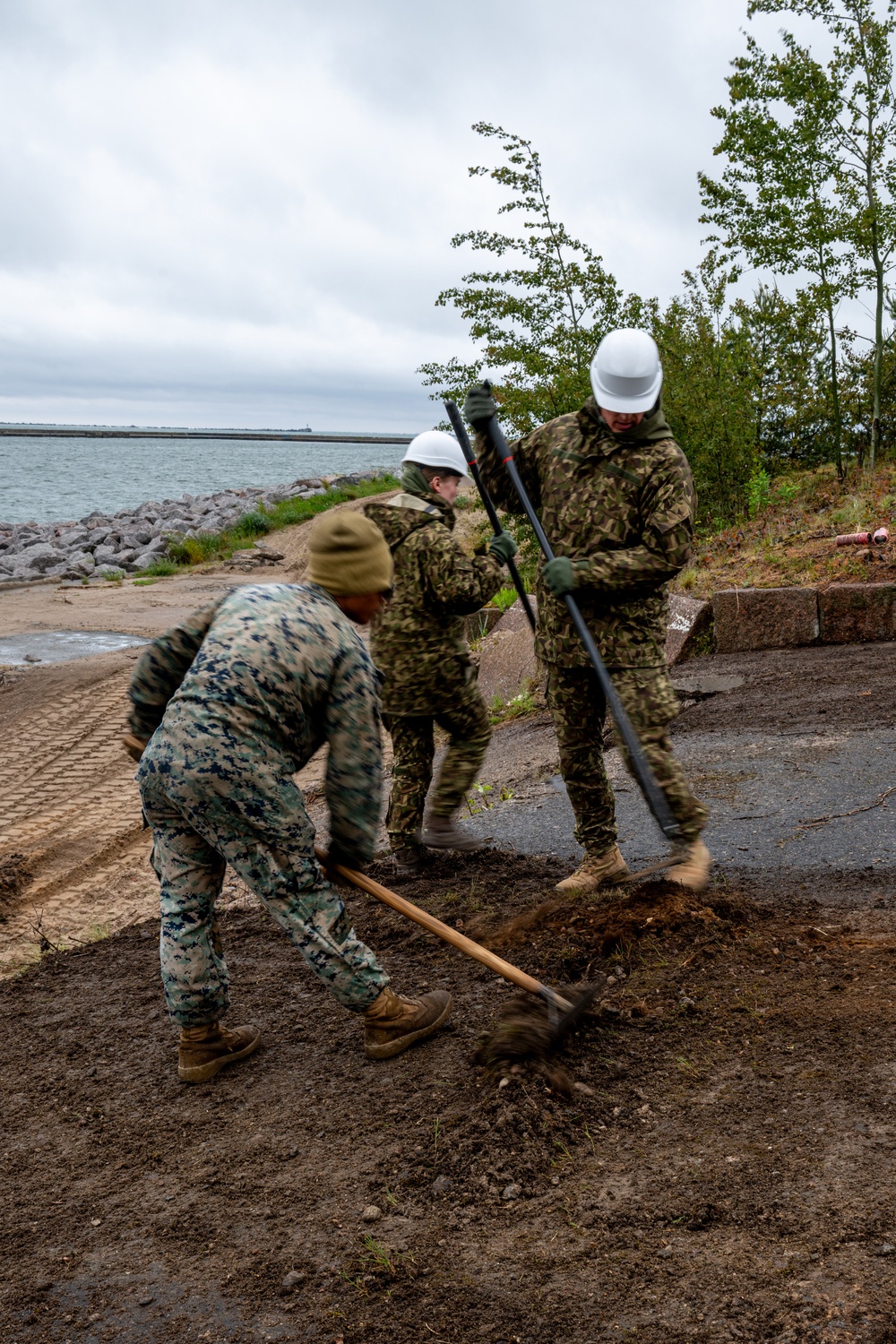 BALTOPS 25 – 8th Engineer Support Battalion Portable Boat Ramp Debris Clearing