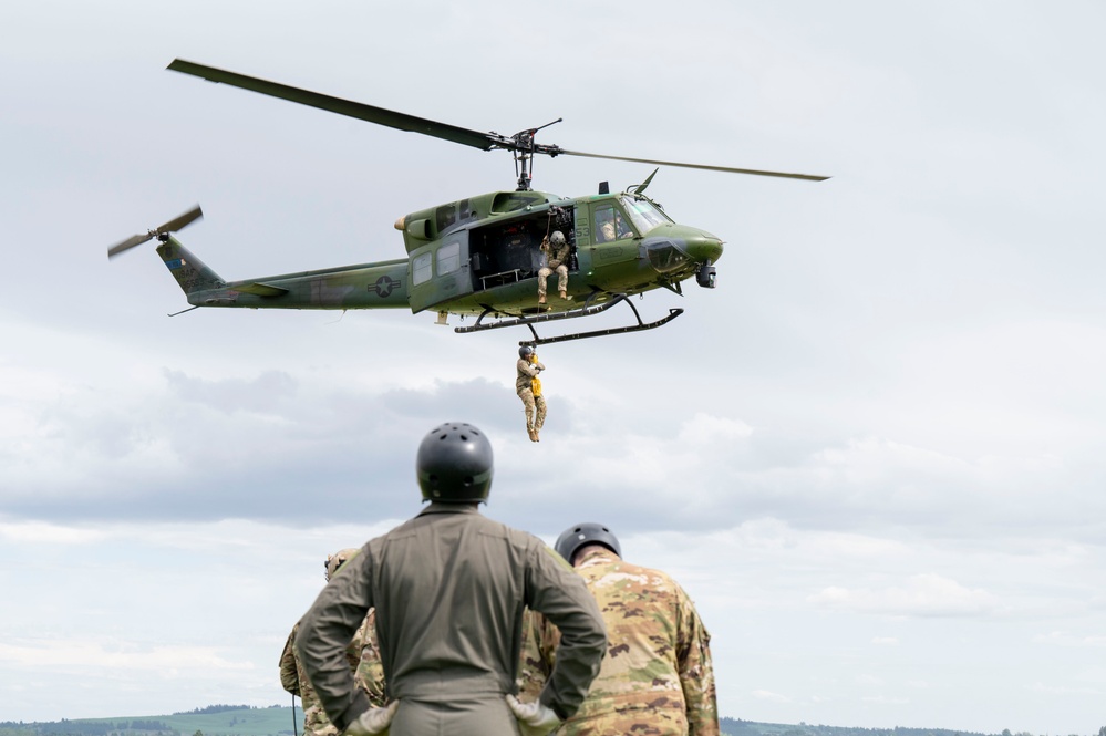 36th Rescue Squadron conducts hoist training