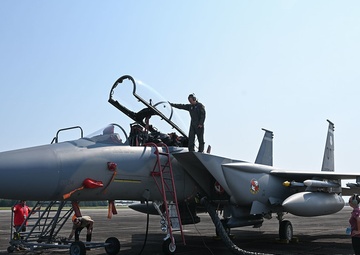NORAD, USNORTHCOM commander visits F-15EX program