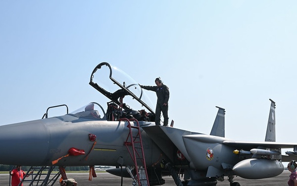 NORAD, USNORTHCOM commander visits F-15EX program