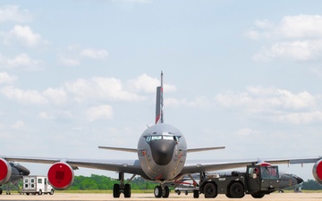 KC-135 Stratotanker towing