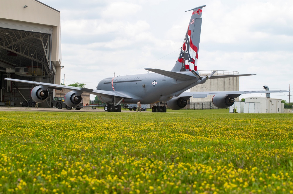 KC-135 Stratotanker Towing