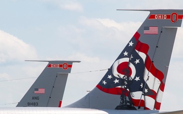 KC-135 Stratotanker Towing