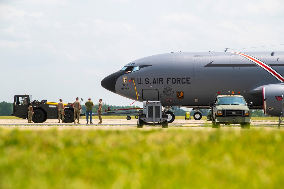 KC-135 Stratotanker towing