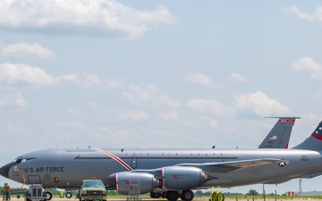 KC-135 Stratotanker Towing