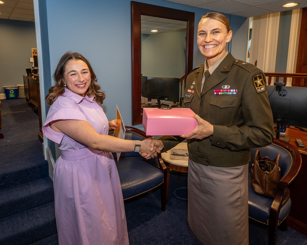 Capitol Hill Cupcake Delivery in honor of the U.S. Army’s 250th Birthday