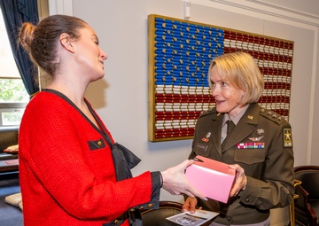 Capitol Hill Cupcake Delivery in honor of the U.S. Army’s 250th Birthday