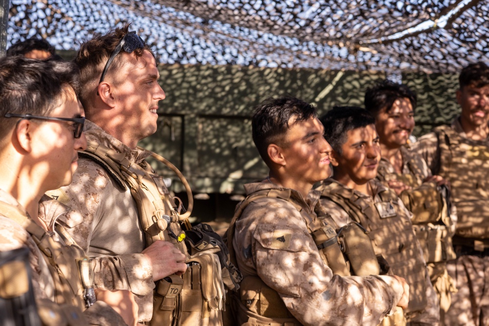 14th Marine Regiment leadership visit November battery Marines during Regimental FIREX