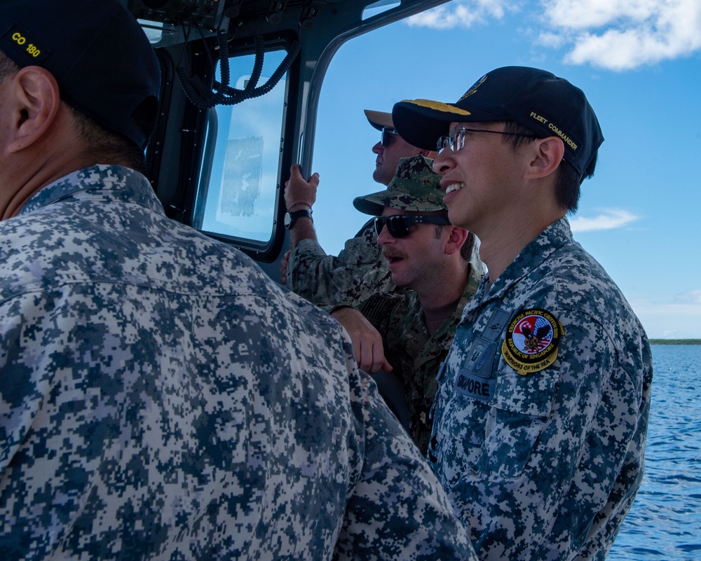 Republic of Singapore Navy Visits EODMU 5