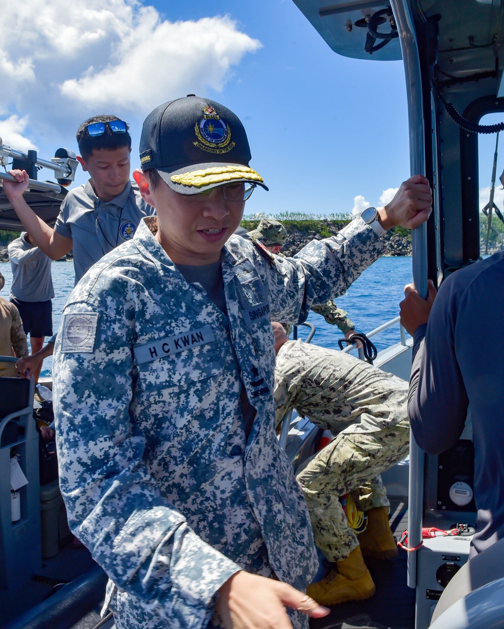 Republic of Singapore Navy Visits EODMU 5