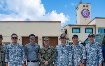 Republic of Singapore Navy Visits EODMU 5
