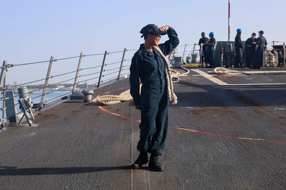 SA Terriejanniene Ng observes an approaching tug boat during sea-and-anchor