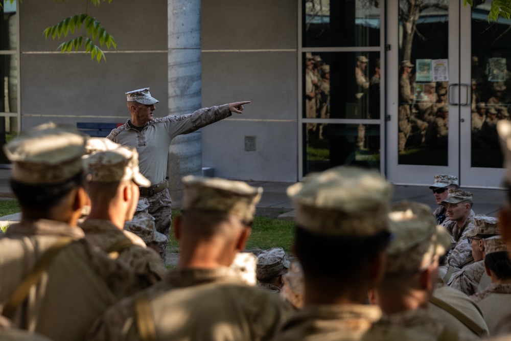Leaders talk to U.S. Marines, Sailors with Task Force 51