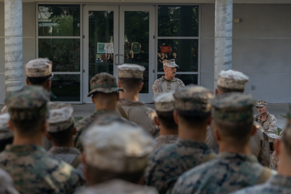 Leaders talk to U.S. Marines, Sailors with Task Force 51