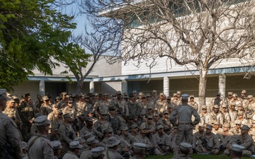 Leaders talk to U.S. Marines, Sailors with Task Force 51