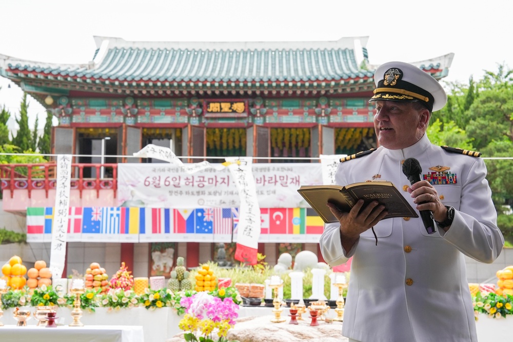 CNFK Sailors Attend Ceremony at Hongbeopsa Temple