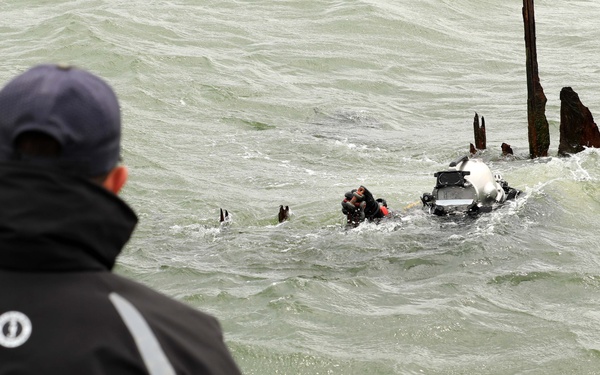 U.S. Navy Divers, Latvian Divers Remove Navigation Hazard During BALTOPS 25