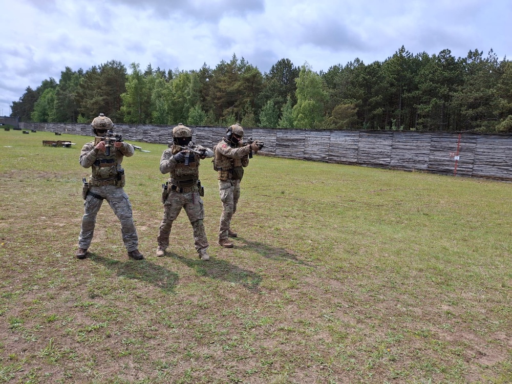 U.S. Marines and Portuguese navy team conduct joint training during BALTOPS 25