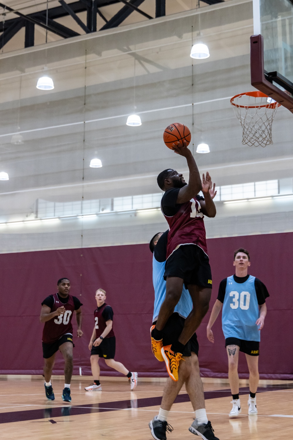 Soldiers Compete in Basketball During KATUSA Friendship Week