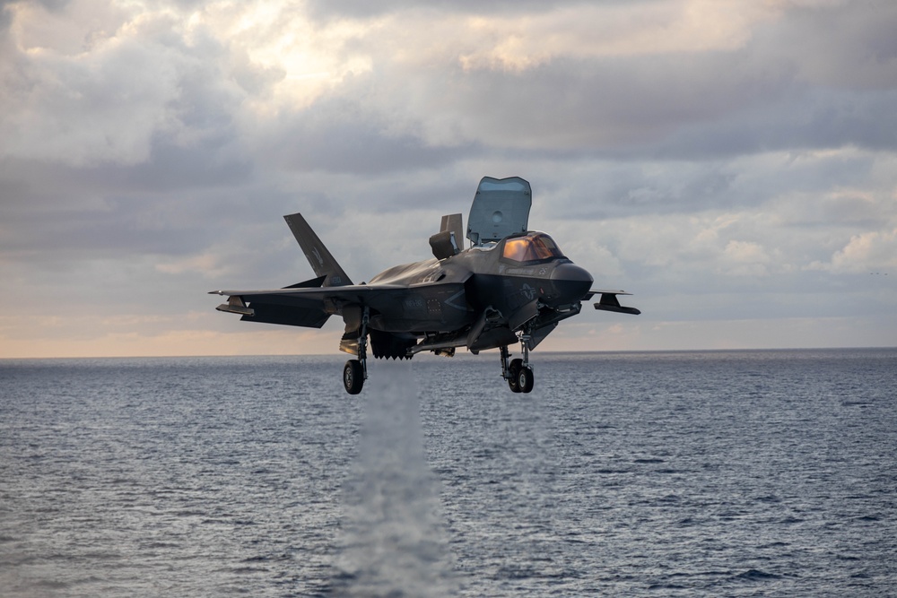 31st MEU | F-35B Lightning IIs conduct rapid flight operations