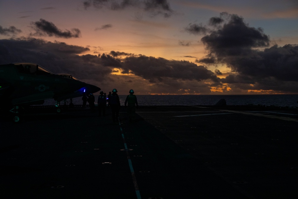 31st MEU | F-35B Lightning IIs conduct rapid flight operations