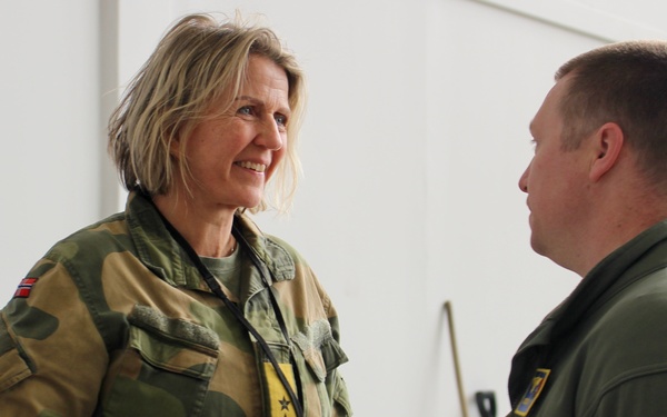 Major General Elisabeth Michelsen visits U.S. VP Squadrons