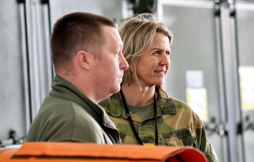 Major General Elisabeth Michelsen visits U.S. VP Squadrons