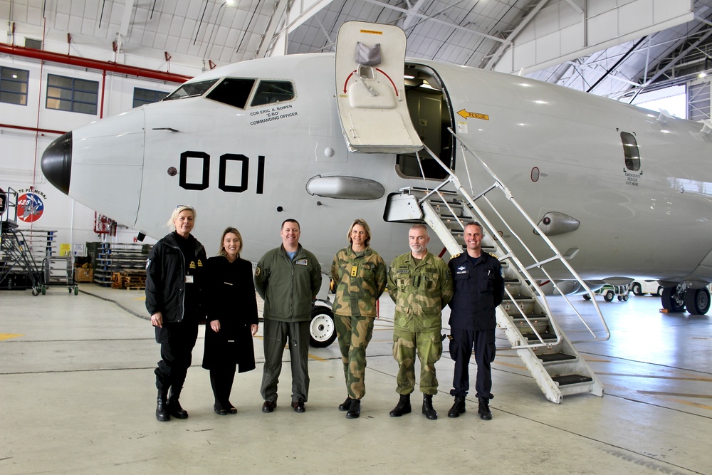 Major General Elisabeth Michelsen visits U.S. VP Squadrons