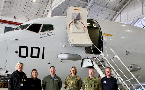 Major General Elisabeth Michelsen visits U.S. VP Squadrons