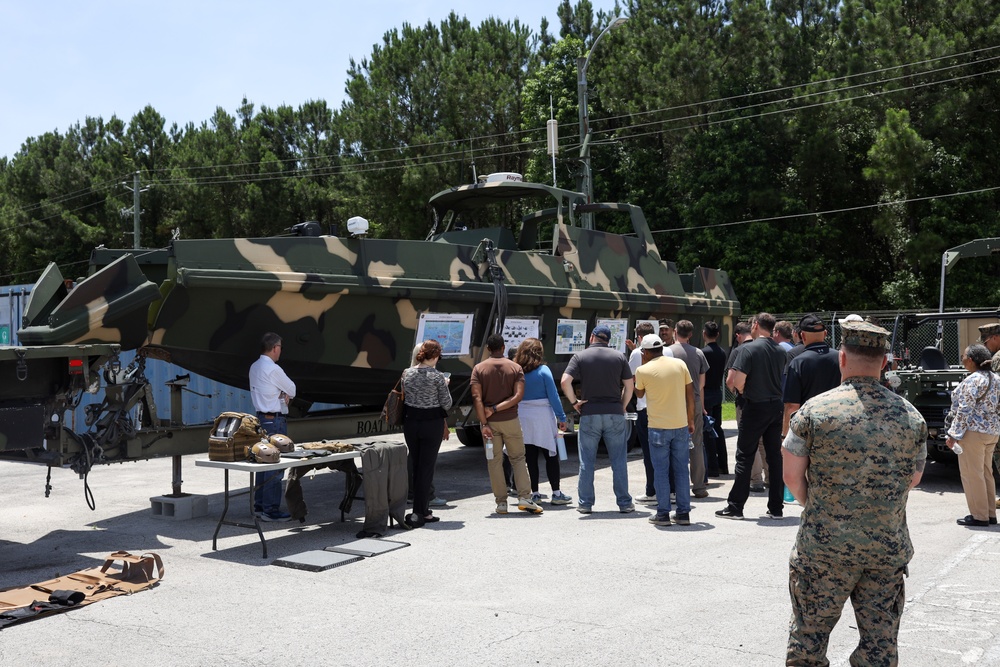 Defense Science Study Group Visits Combat Logistics Battalion 8, Innovation Campus