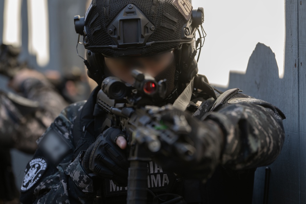 U.S. Navy SEALs, Chilean Navy SF, SOF Conduct Close Quarters Combat Training