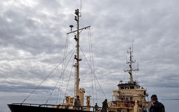 FGS Datteln neutralizes a Danish mine during BALTOPS 25
